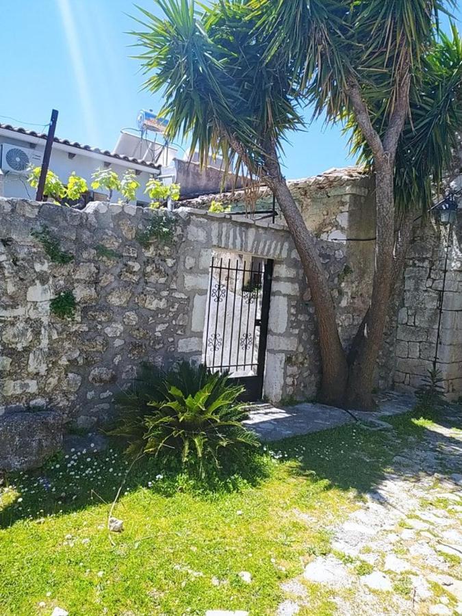 Castle Of Himara Himare Exterior foto